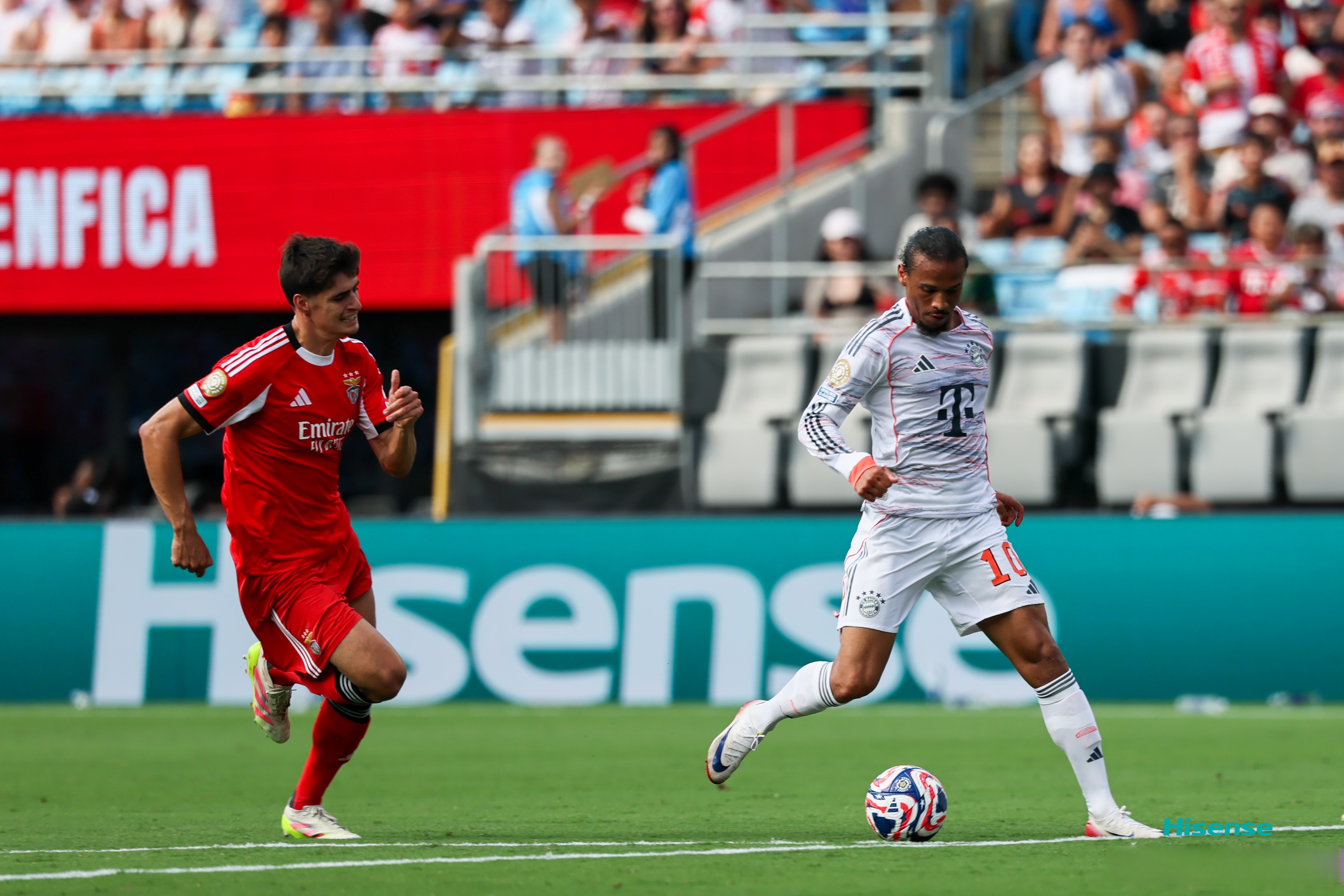 开云-法甲今夜走向成谜，利物浦防线松动，气氛紧张，临场指挥获称赞-开云